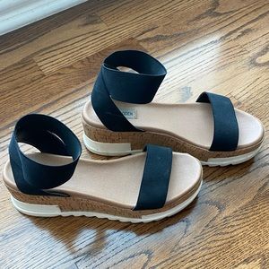 Steve Madden Black Strap Platform Sandal